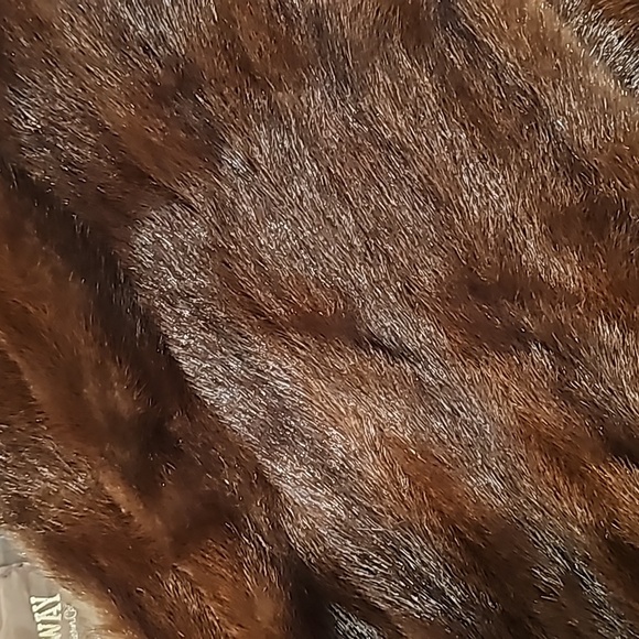 Beautiful 100% Mink Shawl - Picture 5 of 5